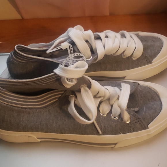 Shoe - Picture 1 of 3